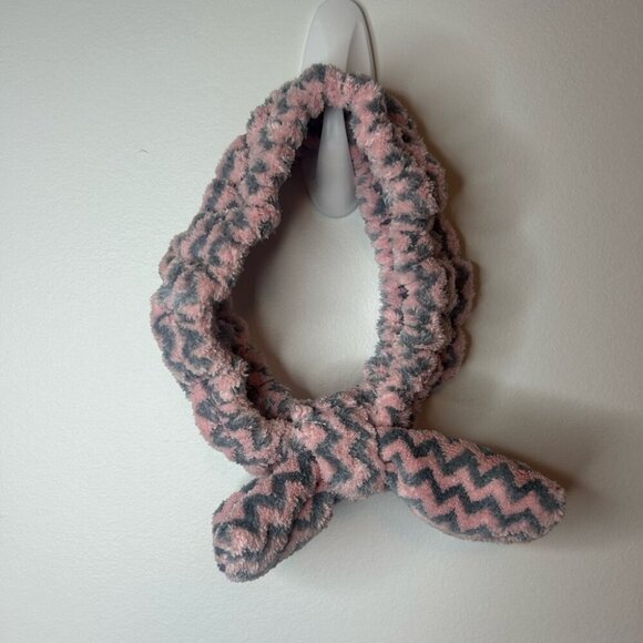 BOWKNOT plush makeup headband in pink and grey design, stretchy - Picture 1 of 4